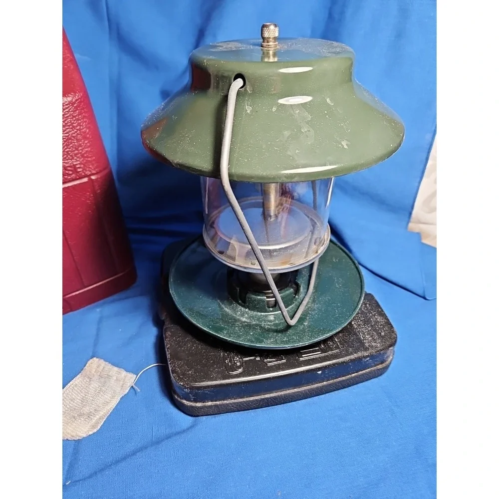COLEMAN Propane Lantern Two Mantle 5152C700 5152 w/Storage Case Vintage